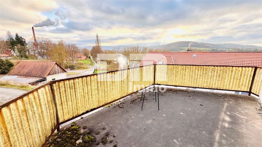 Modernisierter Gewerbekomplex (2 Gebäudeteile) mit langfristigem Mieter + freie Flächen im OG - Gebäude 4 OG Balkon / Terrasse